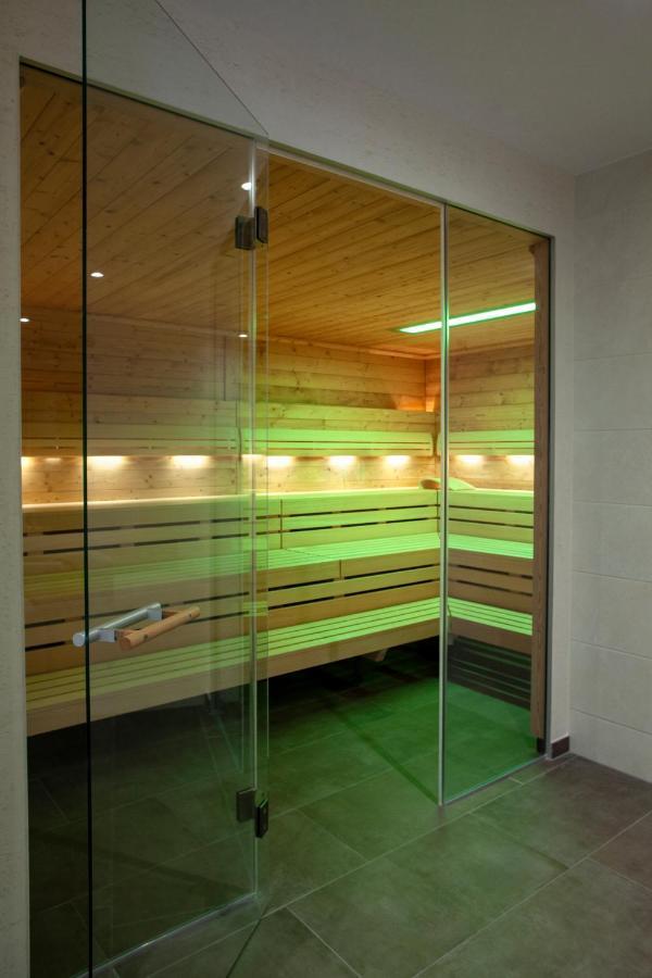 Haus Hubertus Hotel Winterspelt ภายนอก รูปภาพ