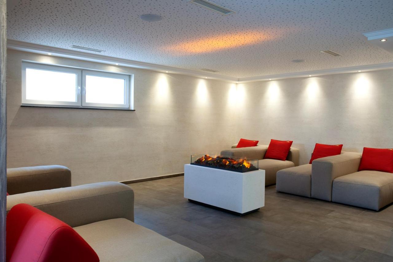 Haus Hubertus Hotel Winterspelt ภายนอก รูปภาพ