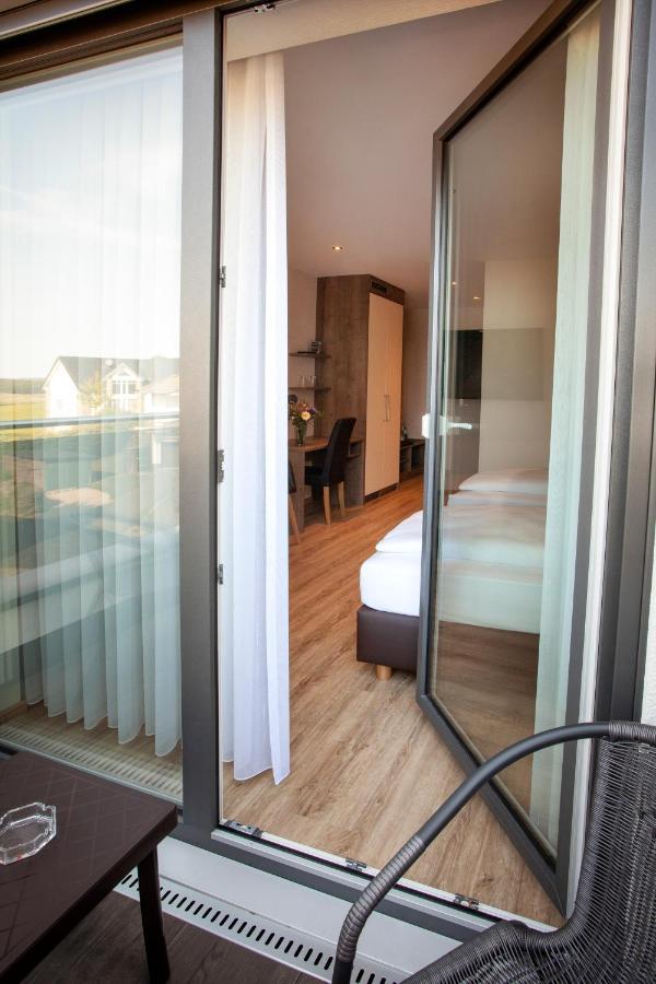 Haus Hubertus Hotel Winterspelt ภายนอก รูปภาพ