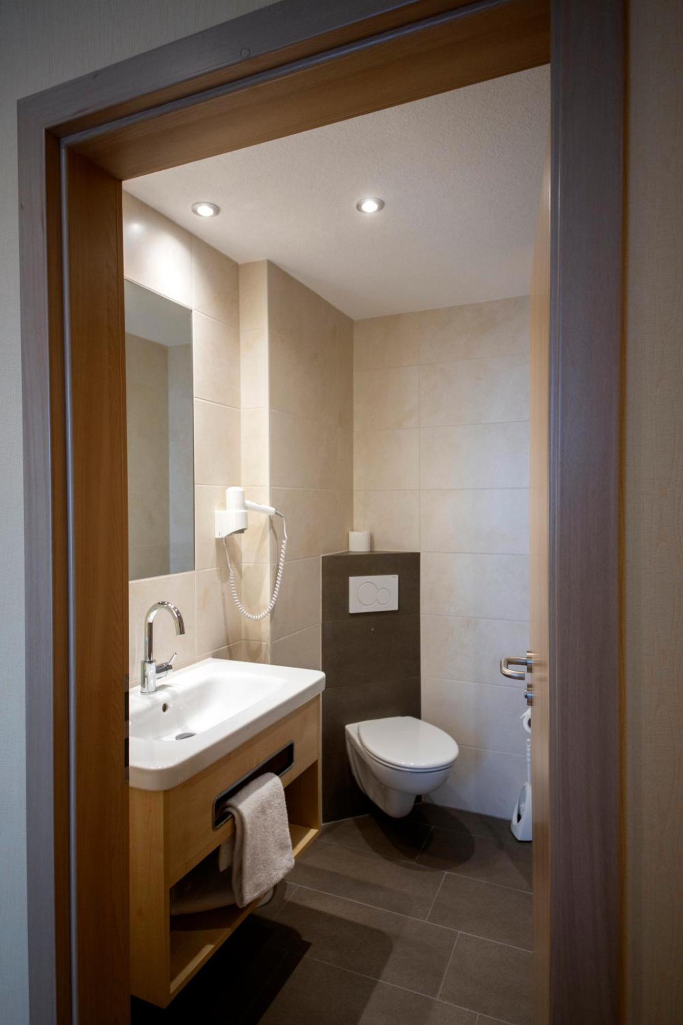 Haus Hubertus Hotel Winterspelt ภายนอก รูปภาพ
