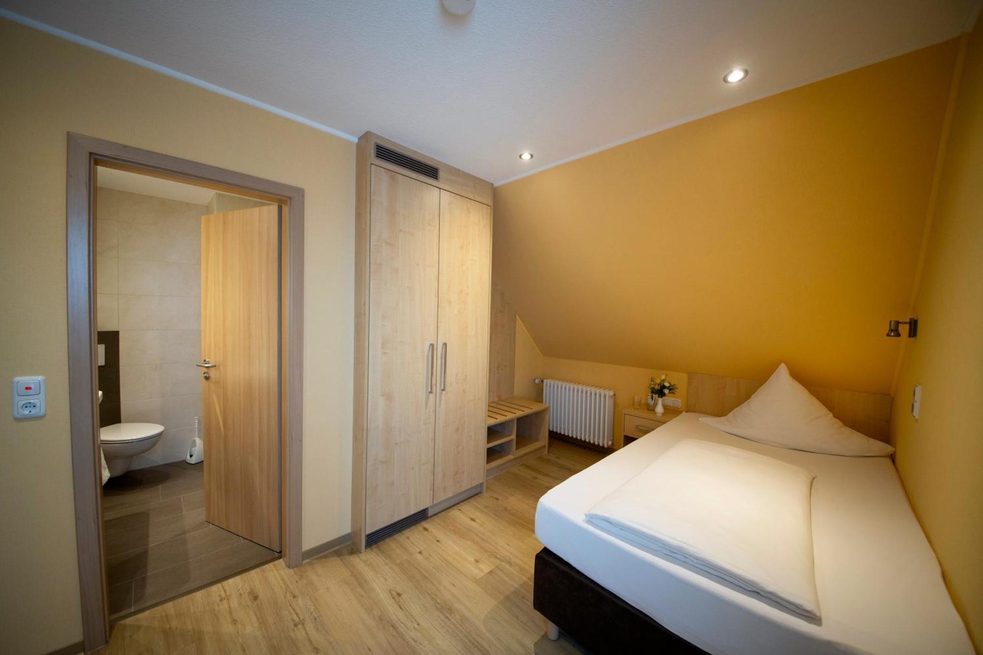 Haus Hubertus Hotel Winterspelt ภายนอก รูปภาพ