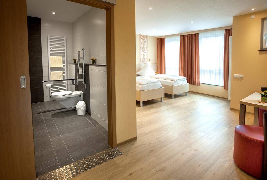 Haus Hubertus Hotel Winterspelt ภายนอก รูปภาพ
