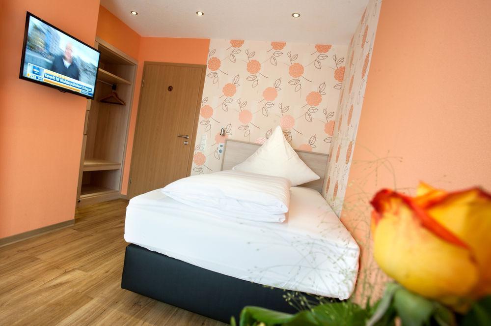 Haus Hubertus Hotel Winterspelt ภายนอก รูปภาพ