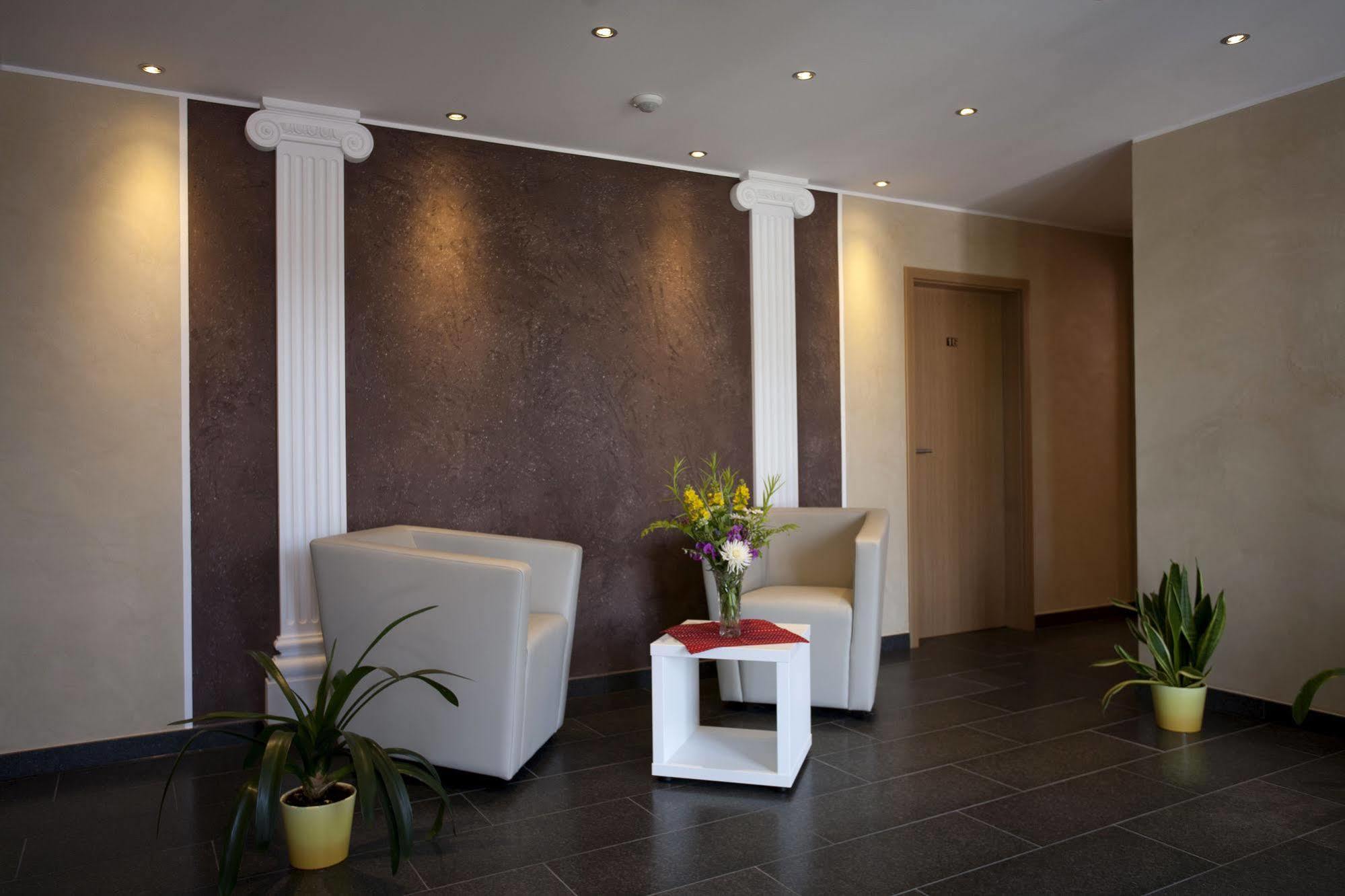 Haus Hubertus Hotel Winterspelt ภายนอก รูปภาพ
