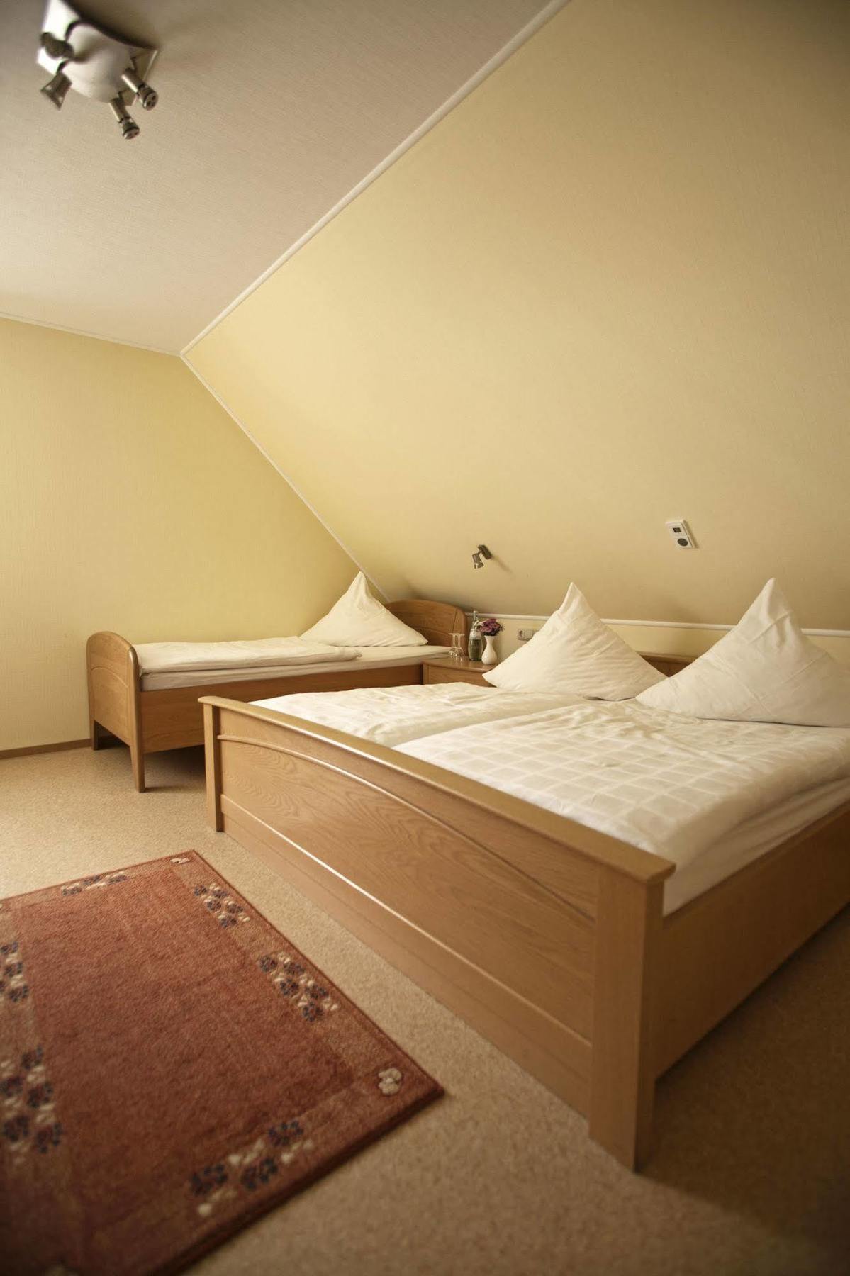Haus Hubertus Hotel Winterspelt ภายนอก รูปภาพ