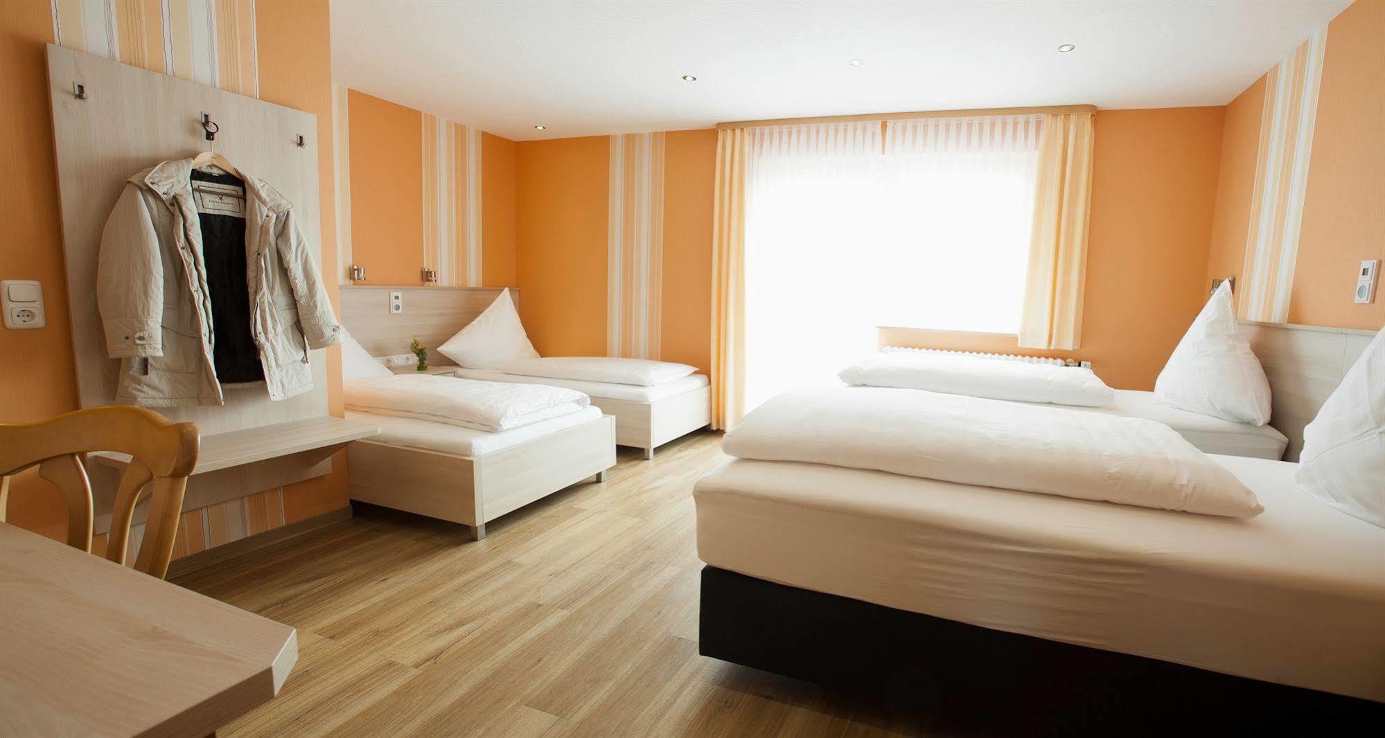 Haus Hubertus Hotel Winterspelt ภายนอก รูปภาพ