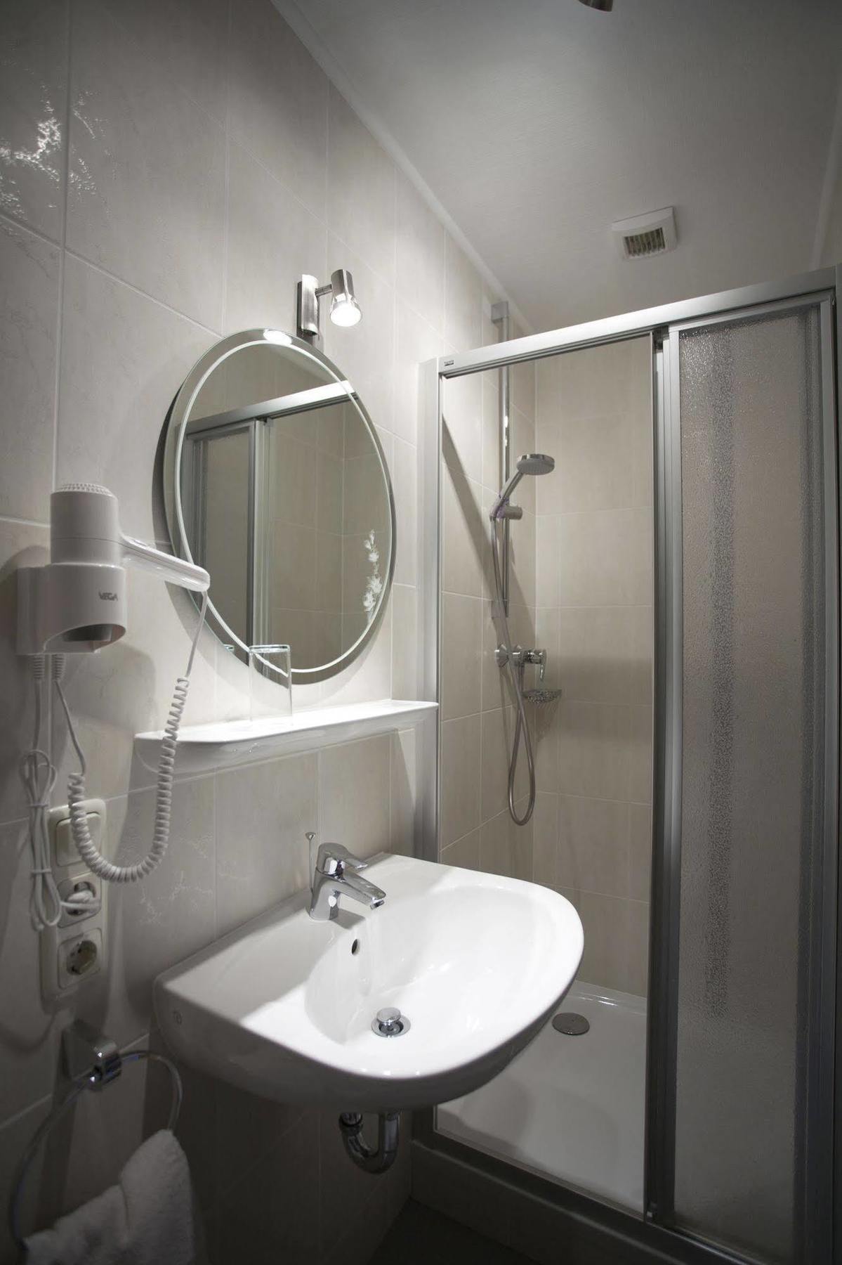 Haus Hubertus Hotel Winterspelt ภายนอก รูปภาพ