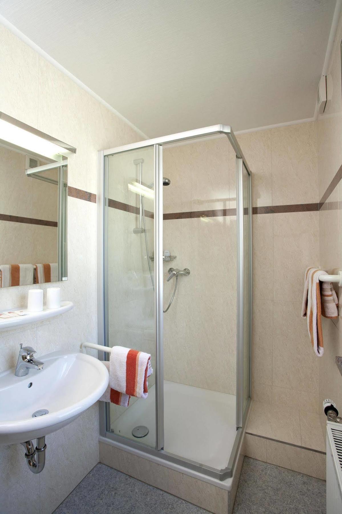 Haus Hubertus Hotel Winterspelt ภายนอก รูปภาพ