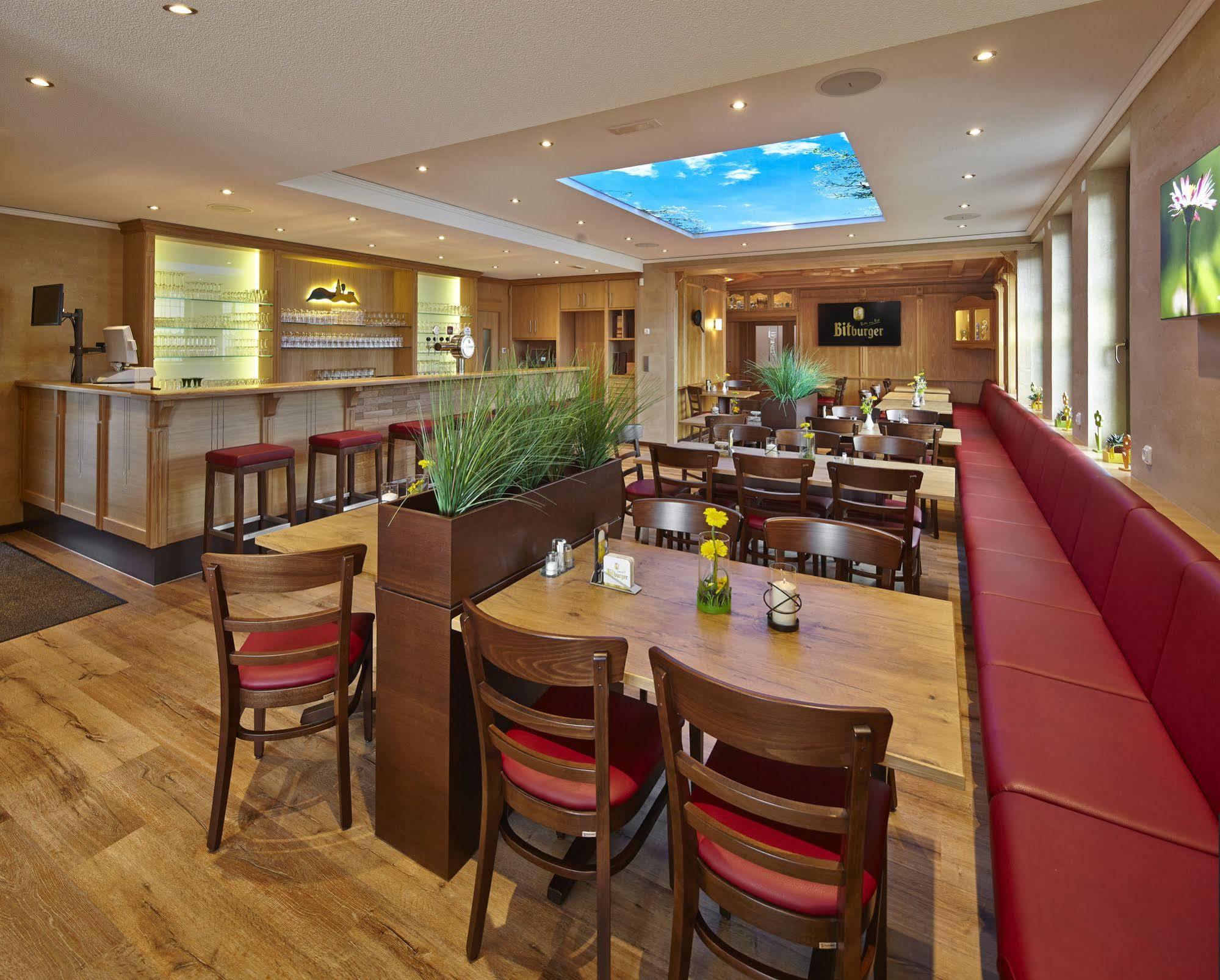 Haus Hubertus Hotel Winterspelt ภายนอก รูปภาพ
