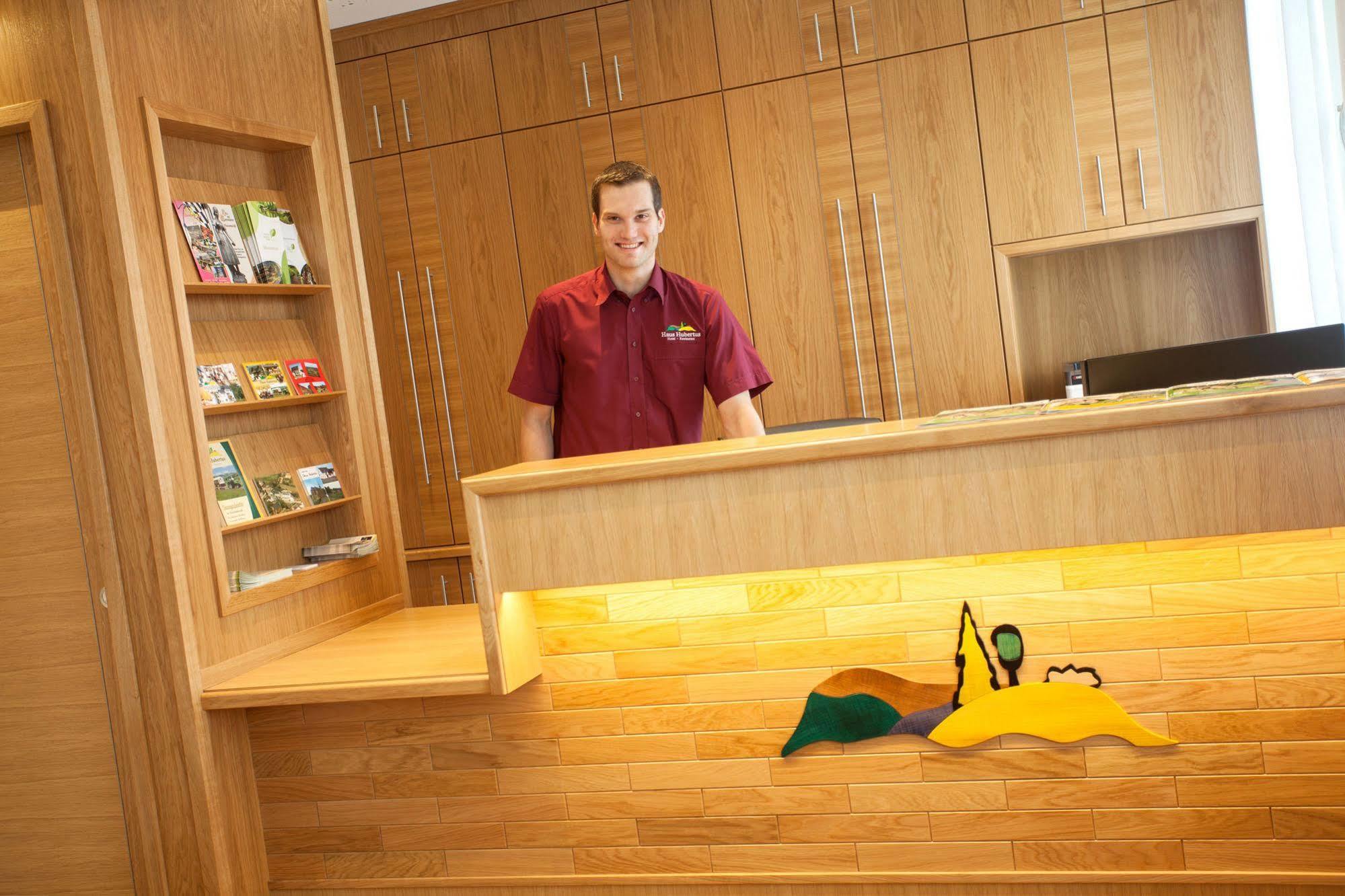 Haus Hubertus Hotel Winterspelt ภายนอก รูปภาพ