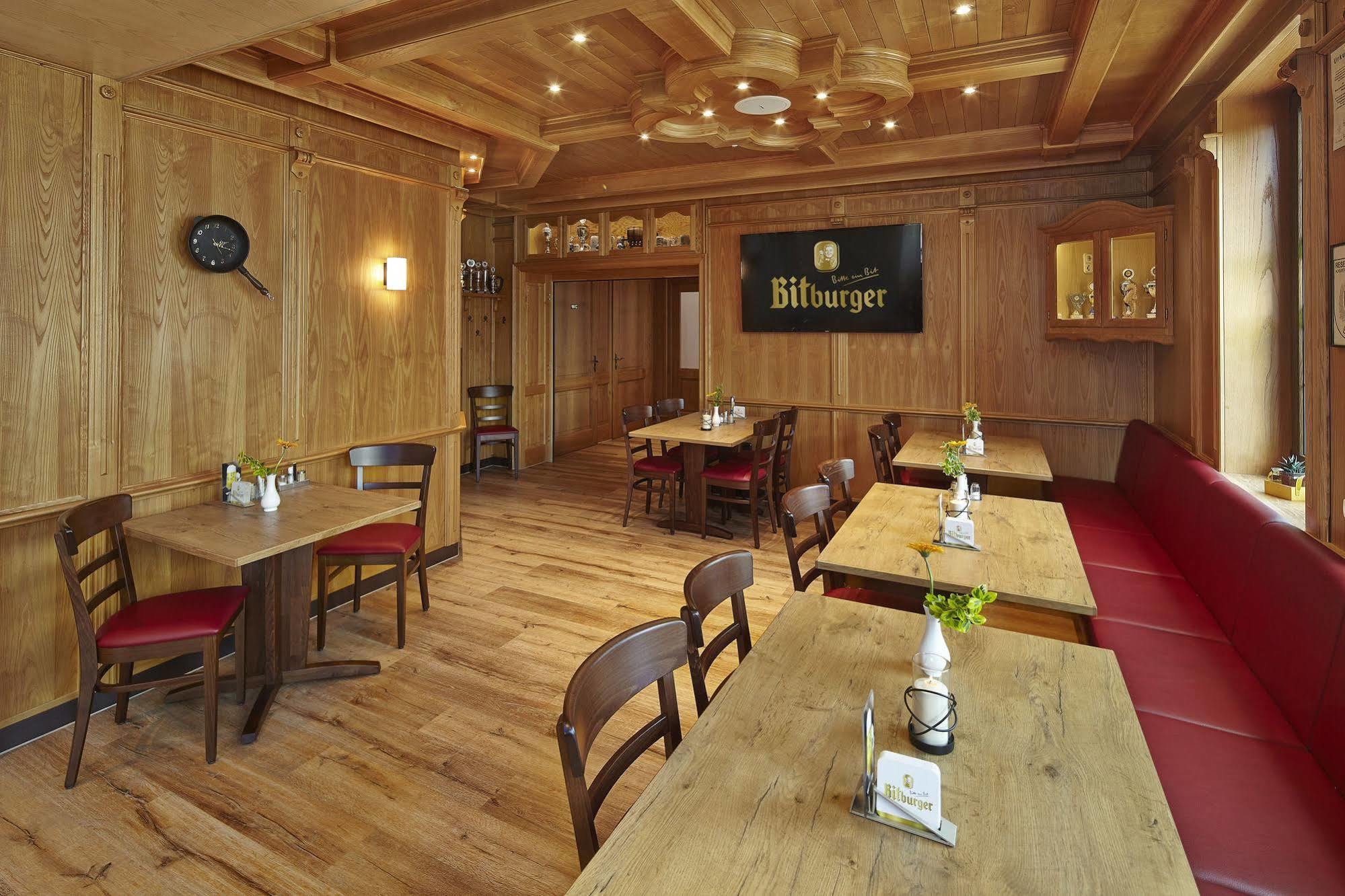 Haus Hubertus Hotel Winterspelt ภายนอก รูปภาพ
